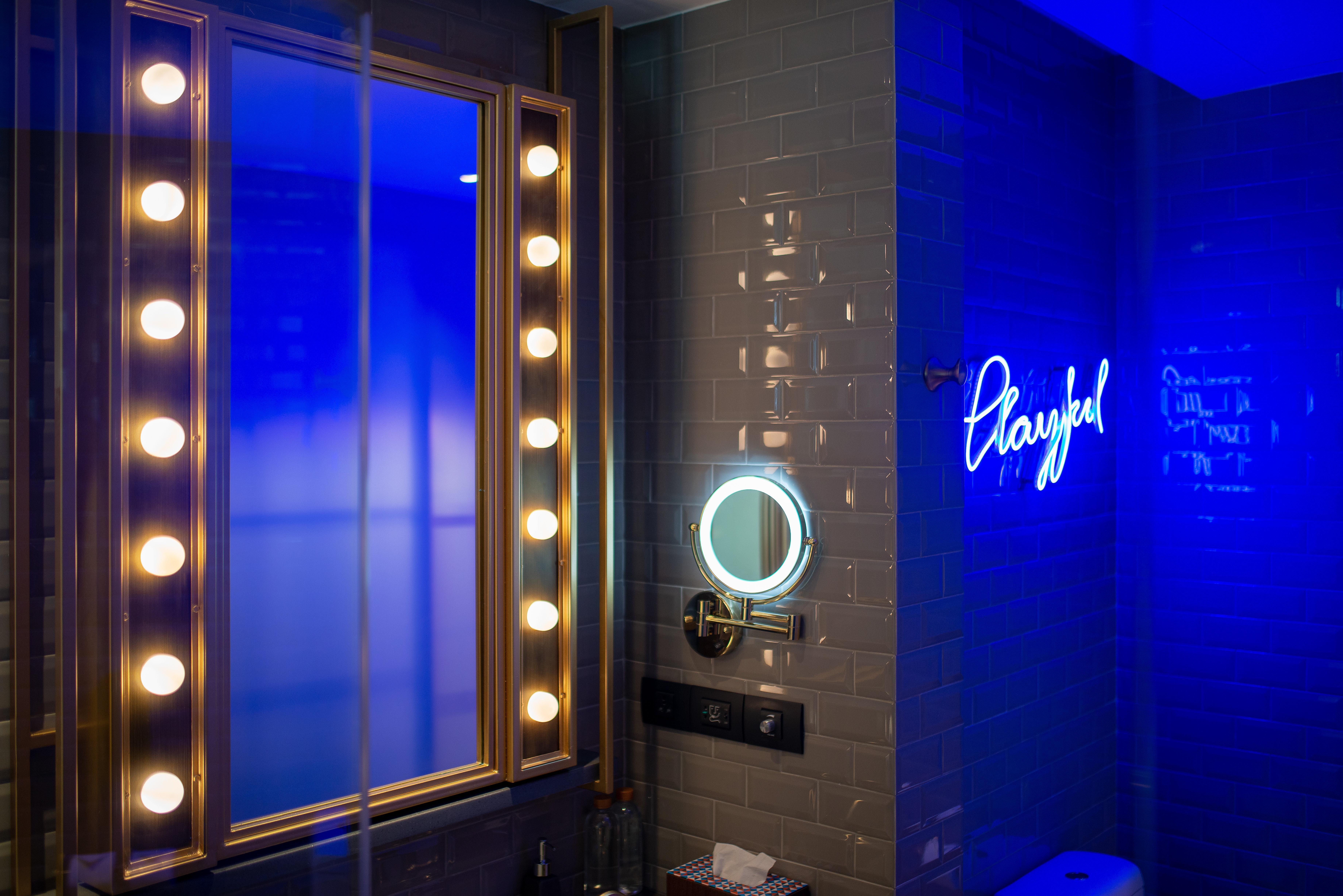 Hotel Indigo Phuket Patong By Ihg Εξωτερικό φωτογραφία The bathroom at Playful