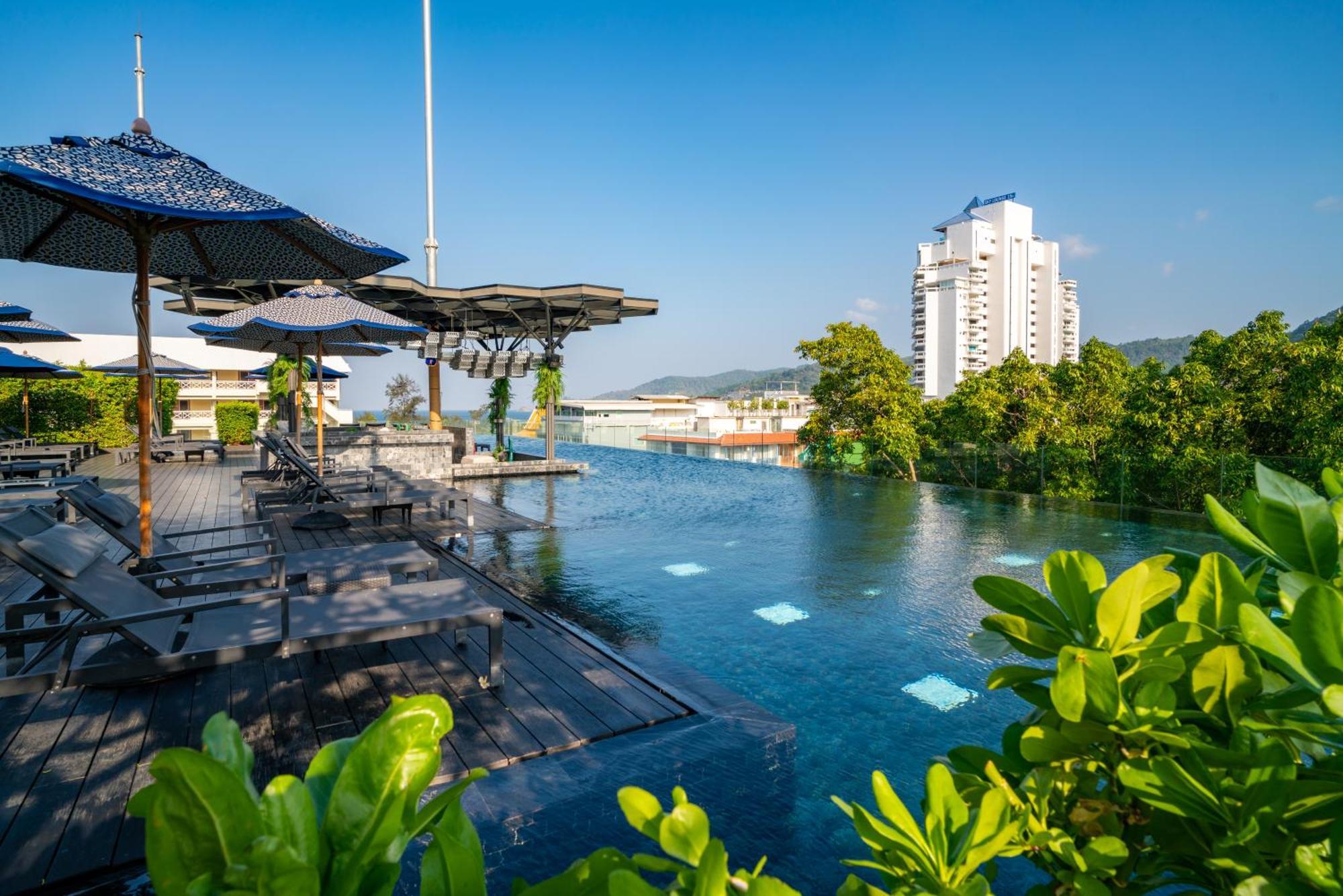 Hotel Indigo Phuket Patong By Ihg Εξωτερικό φωτογραφία The pool at the hotel