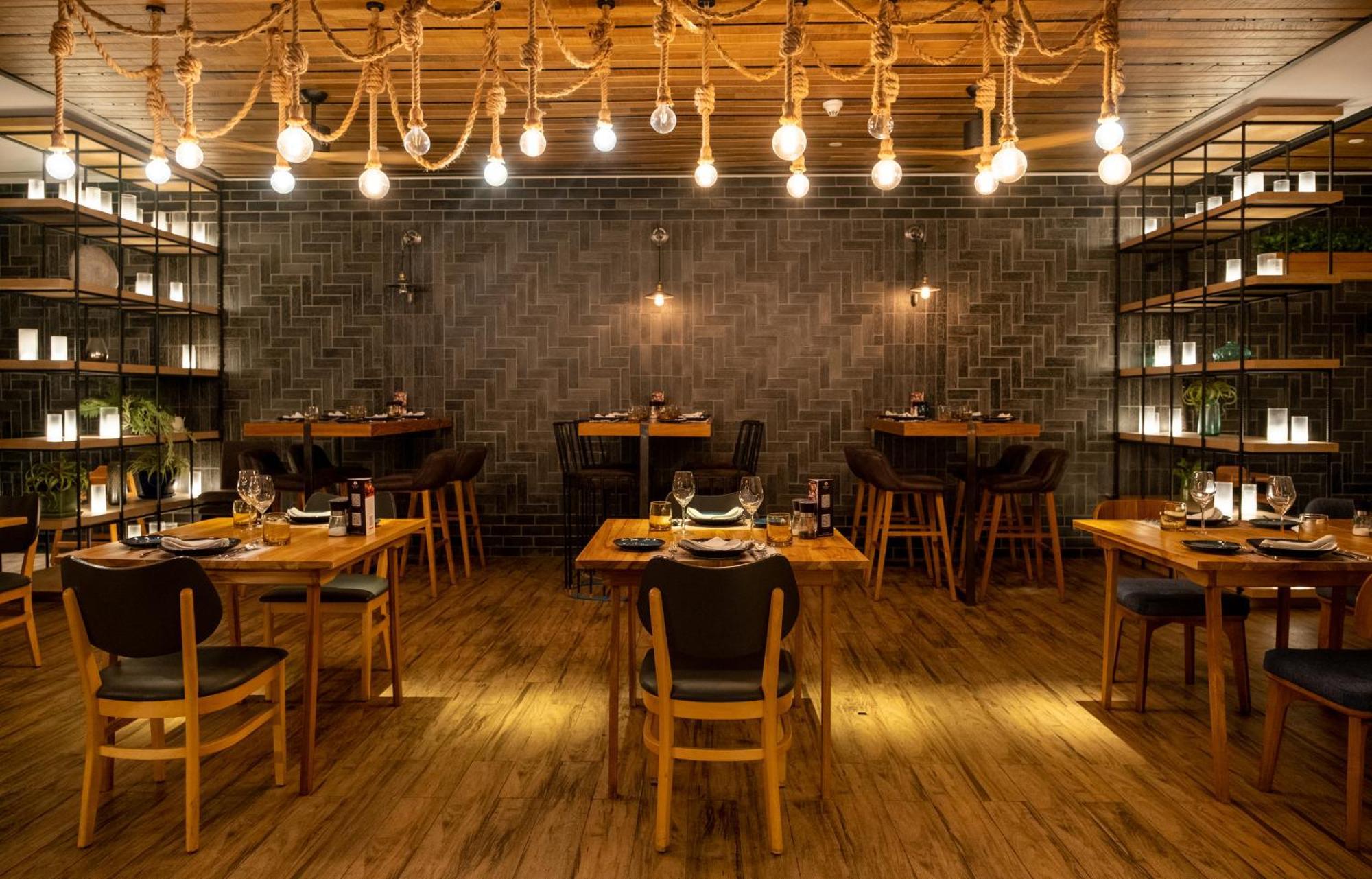 Hotel Indigo Phuket Patong By Ihg Εξωτερικό φωτογραφία Restaurant interior