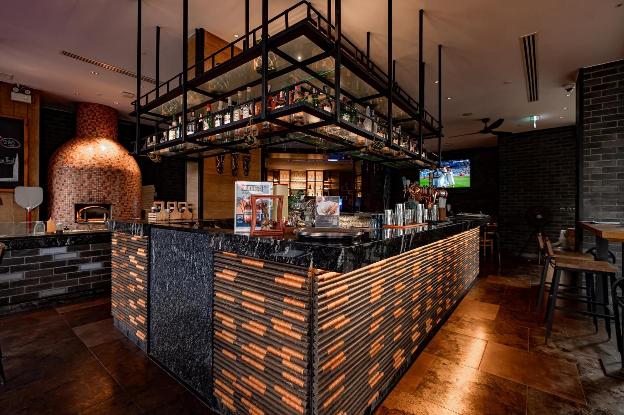 Hotel Indigo Phuket Patong By Ihg Εξωτερικό φωτογραφία The bar at the restaurant