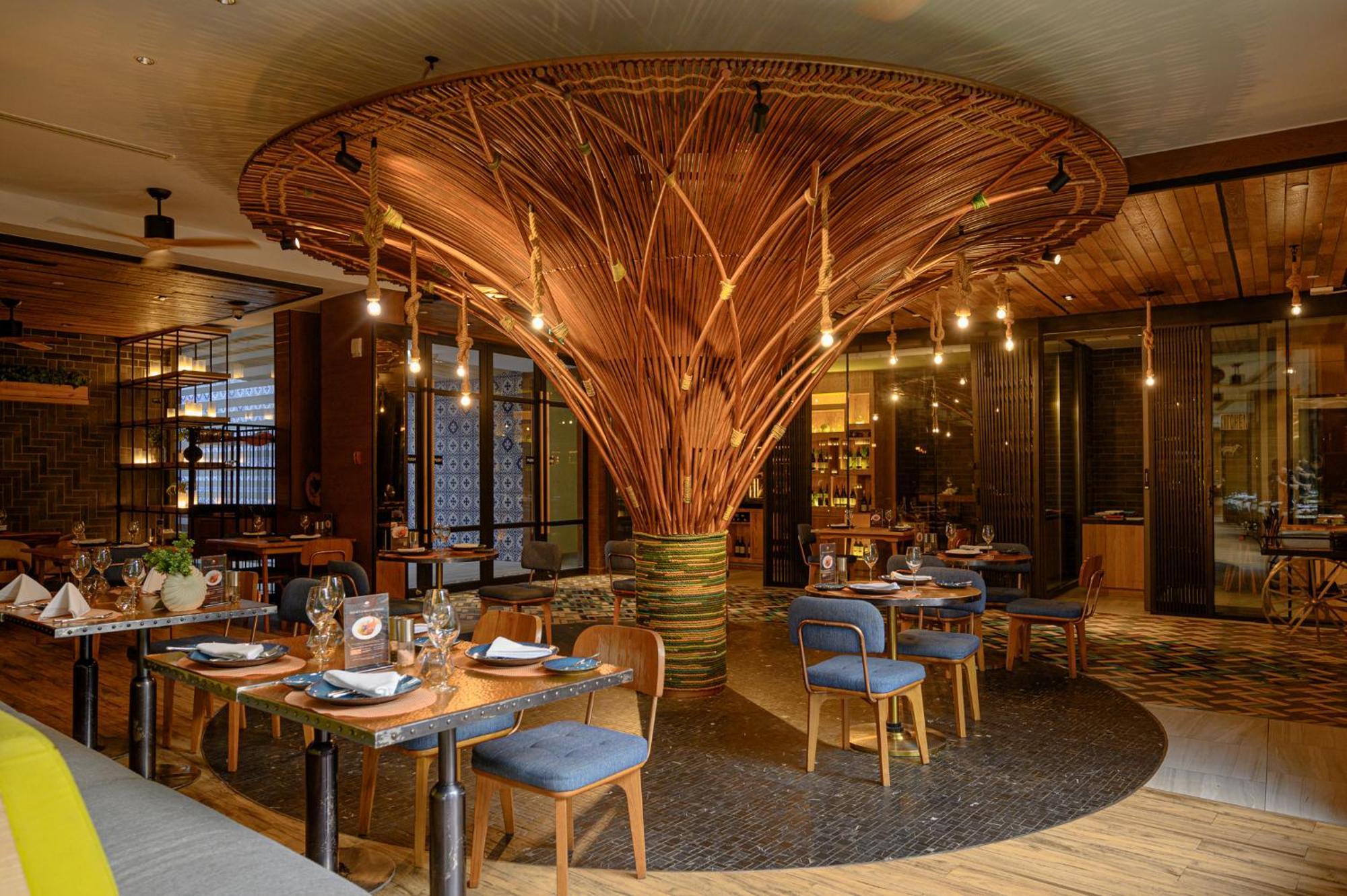 Hotel Indigo Phuket Patong By Ihg Εξωτερικό φωτογραφία The interior of the restaurant