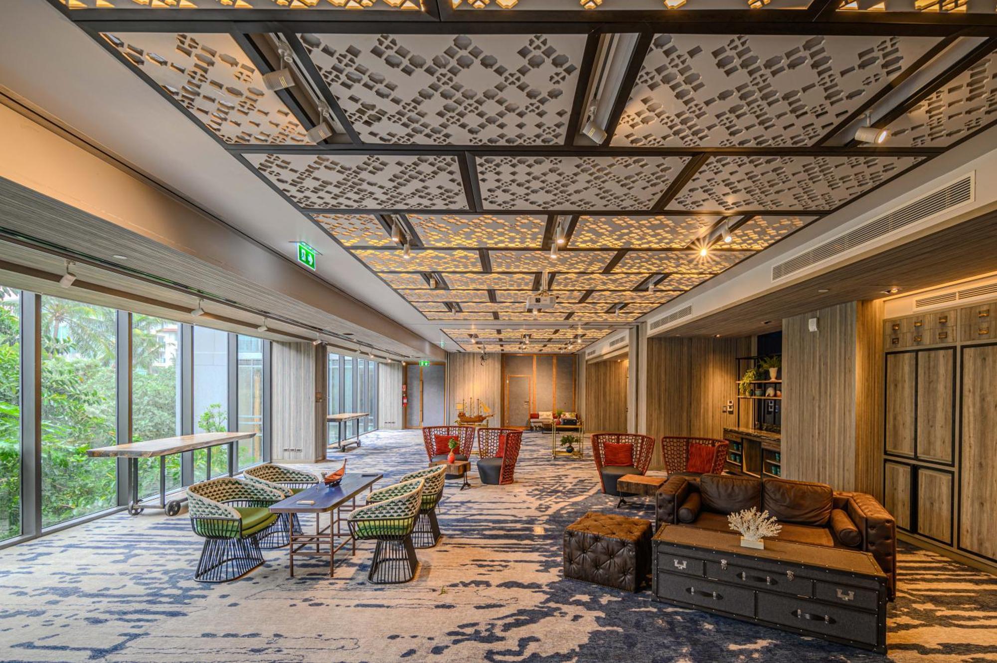 Hotel Indigo Phuket Patong By Ihg Εξωτερικό φωτογραφία The interior of the library