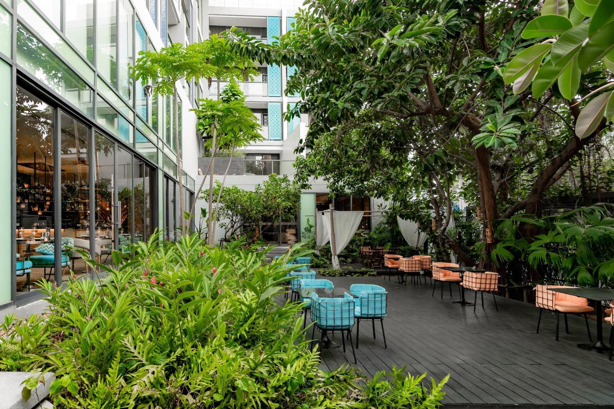 Hotel Indigo Phuket Patong By Ihg Εξωτερικό φωτογραφία The hotel's courtyard
