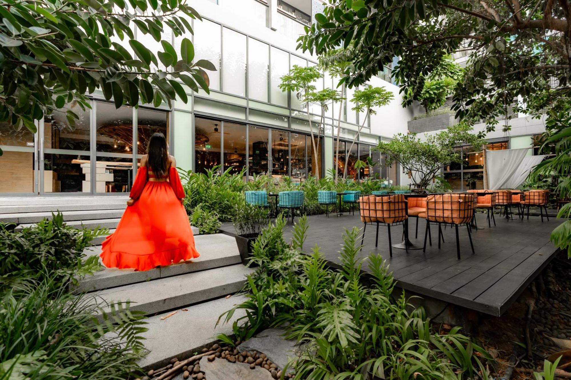 Hotel Indigo Phuket Patong By Ihg Εξωτερικό φωτογραφία The courtyard at the hotel